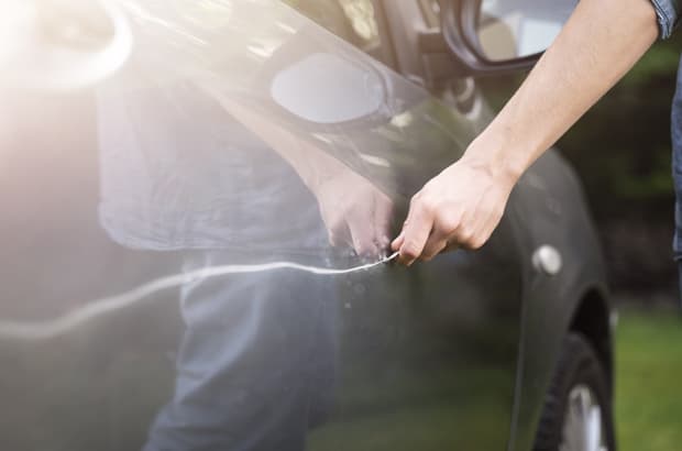 โดนมือดีข่วนรถรอบคัน หาคนผิดไม่ได้ ประกันรถจะจ่ายไหม