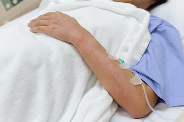 เป็นไข้เลือดออก ควรนอนโรงพยาบาลไหม