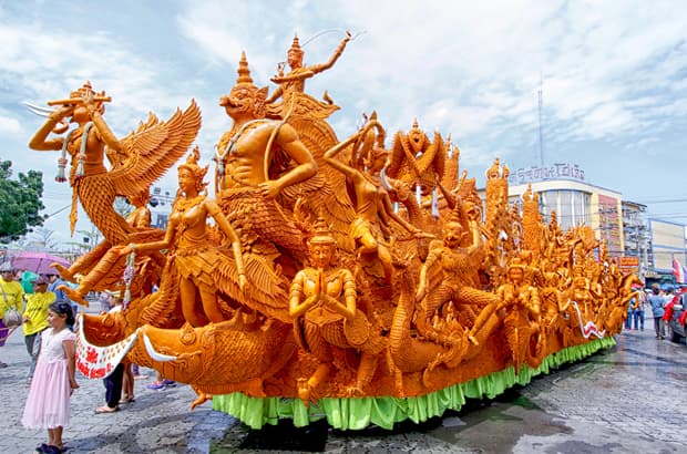 ทำบุญวันอาสาฬหบูชาพร้อมเที่ยวงานแห่เทียน