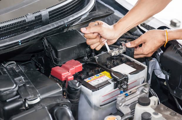 อาการเตือนแบตเตอรี่รถยนต์ใกล้จะหมด ชัวร์