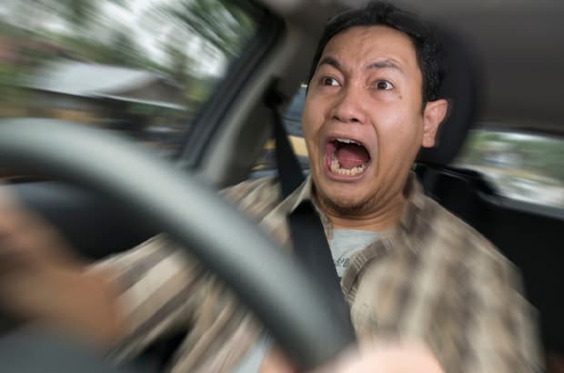 จุดเสี่ยงบนถนน ที่คนใช้รถต้องระวัง