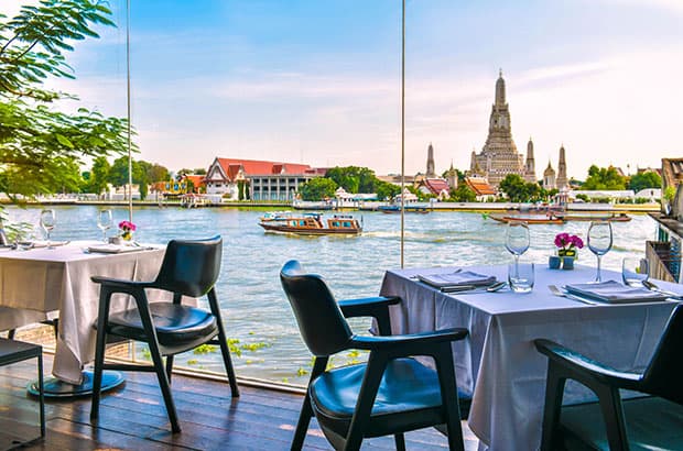 ขับรถพาแม่กินข้าว 10 ร้านริมน้ำ