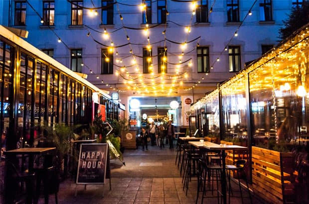 10 ร้านน่านั่งหลังเลิกงาน