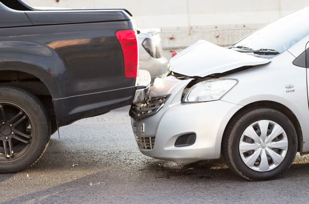 ขับรถชนท้าย คันหลังผิดเสมอ จริงไหม ประกันช่วยได้หรือเปล่า