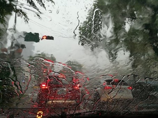 รถยนต์เป็นคราบ เมื่อฝนตกหนัก