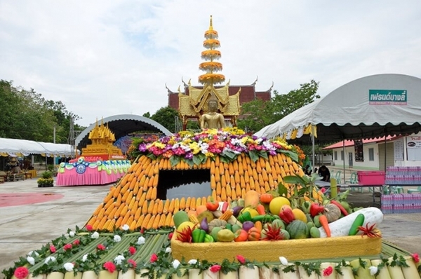 ประเพณีสงกรานต์แห่ปราสาทผึ้ง