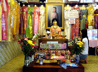 ศาลแม่นาคพระโขนง วัดมหาบุศย์
