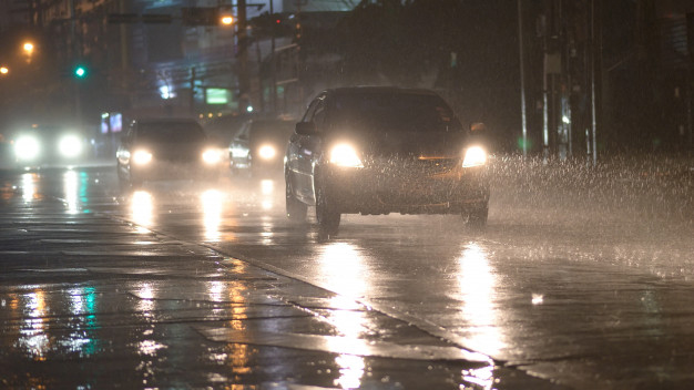 ไฟตัดหมอกใช้ตอนไหน ฝนตกใช้ได้ไหม?