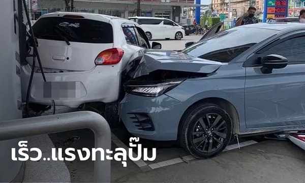 ป้ายแดงพุ่งชนรถยับ
