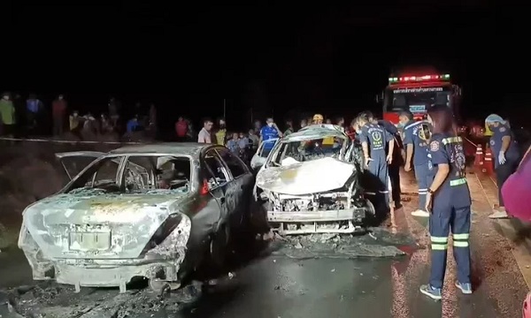 ข่าวรถชนกัน 3 คัน ไฟลุกพรึ่บ