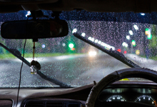 ขับรถฝนตกกลางคืน ควรปฏิบัติอย่างไร ให้ปลอดภัย